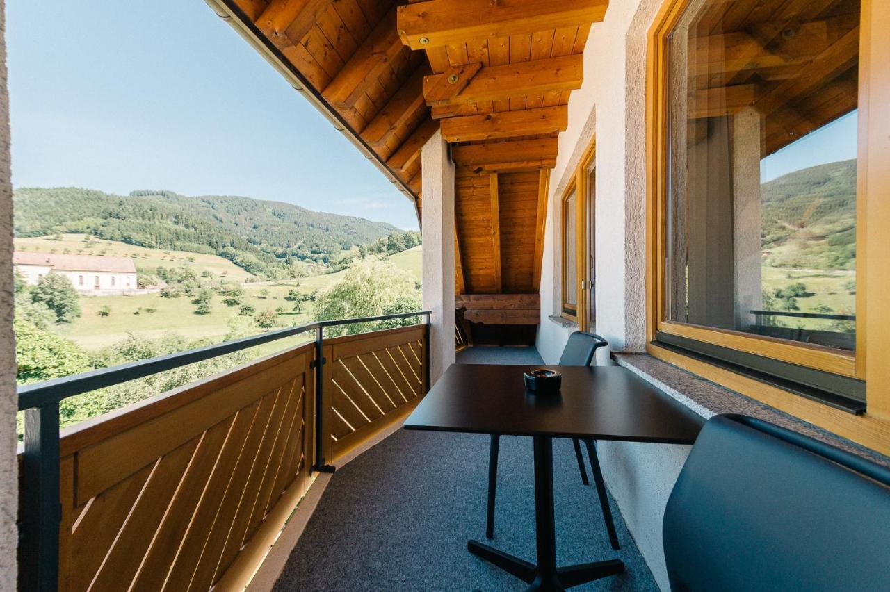 Moderne 2 Zi.-Fewo Blackforest Art Naehe Freiburg Simonswald Buitenkant foto